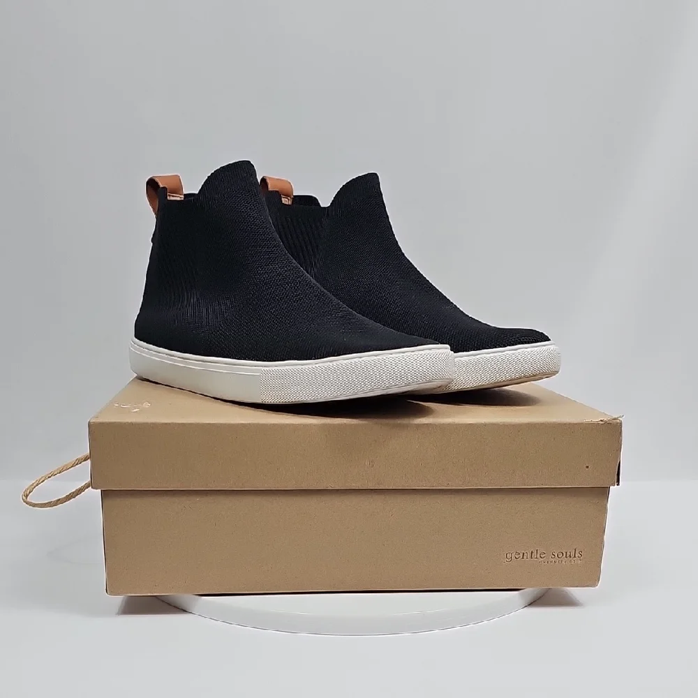 NIB Gentle Souls by Kenneth Cole Rory Elastic Mid Sneakers Size 10 Black Pull On